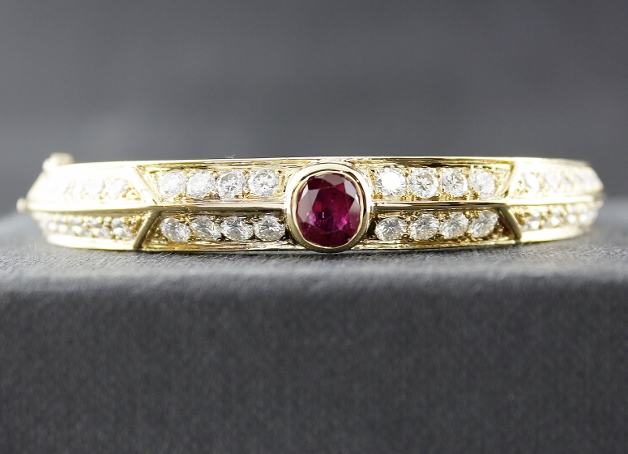 (image for) A 18K YELLOW GOLD DIAMOND AND RUBY BANGLE